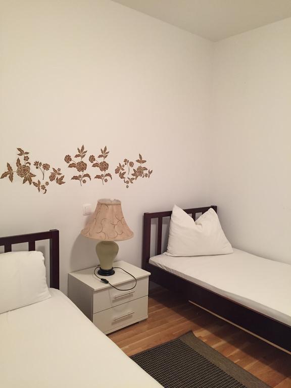 Apartments Villa Plaza โตรกีร์ ภายนอก รูปภาพ