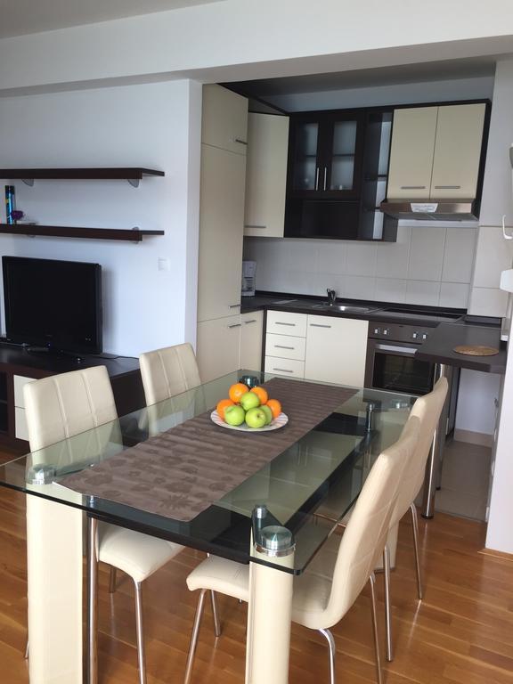 Apartments Villa Plaza โตรกีร์ ภายนอก รูปภาพ