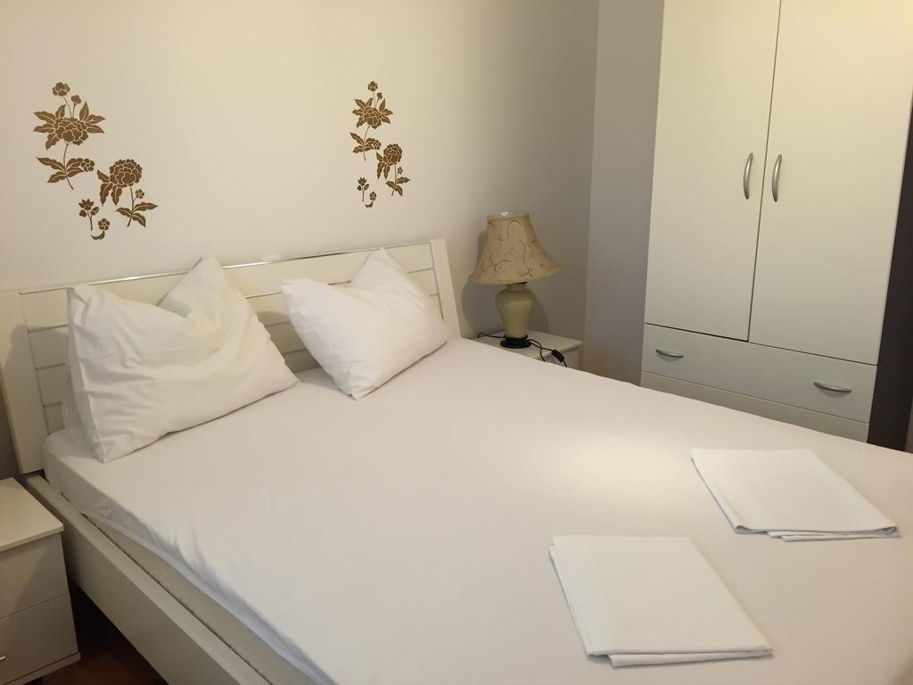 Apartments Villa Plaza โตรกีร์ ภายนอก รูปภาพ