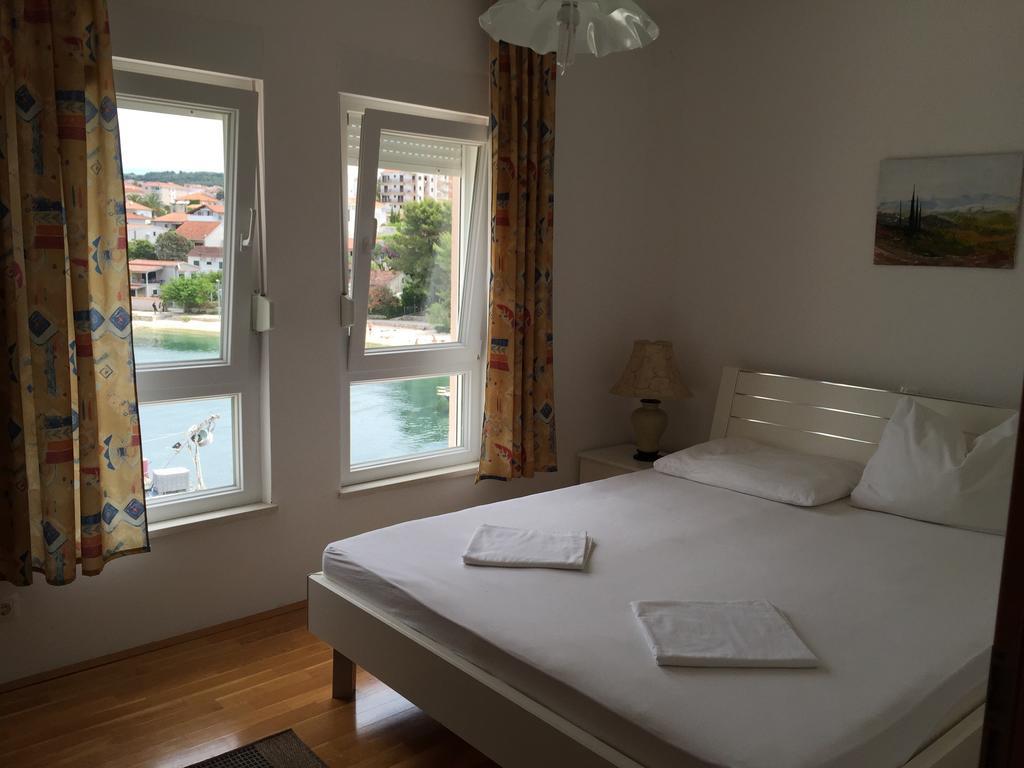 Apartments Villa Plaza โตรกีร์ ภายนอก รูปภาพ