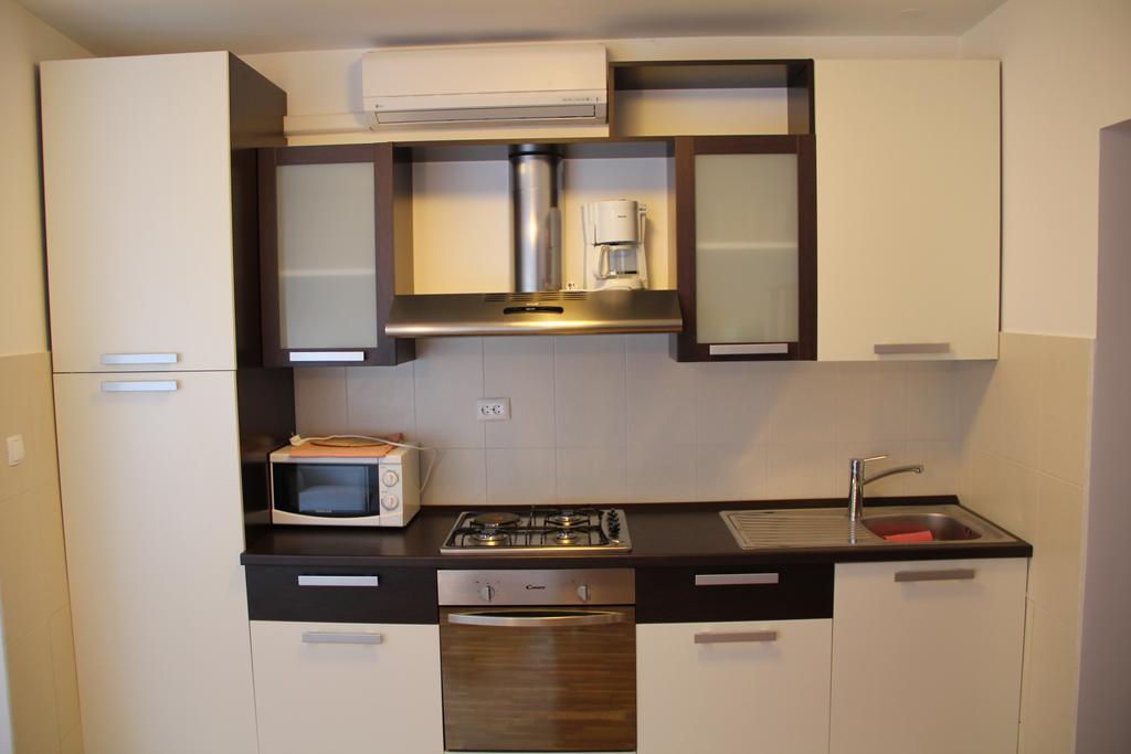Apartments Villa Plaza โตรกีร์ ภายนอก รูปภาพ