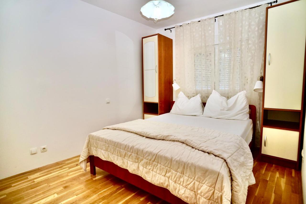 Apartments Villa Plaza โตรกีร์ ภายนอก รูปภาพ
