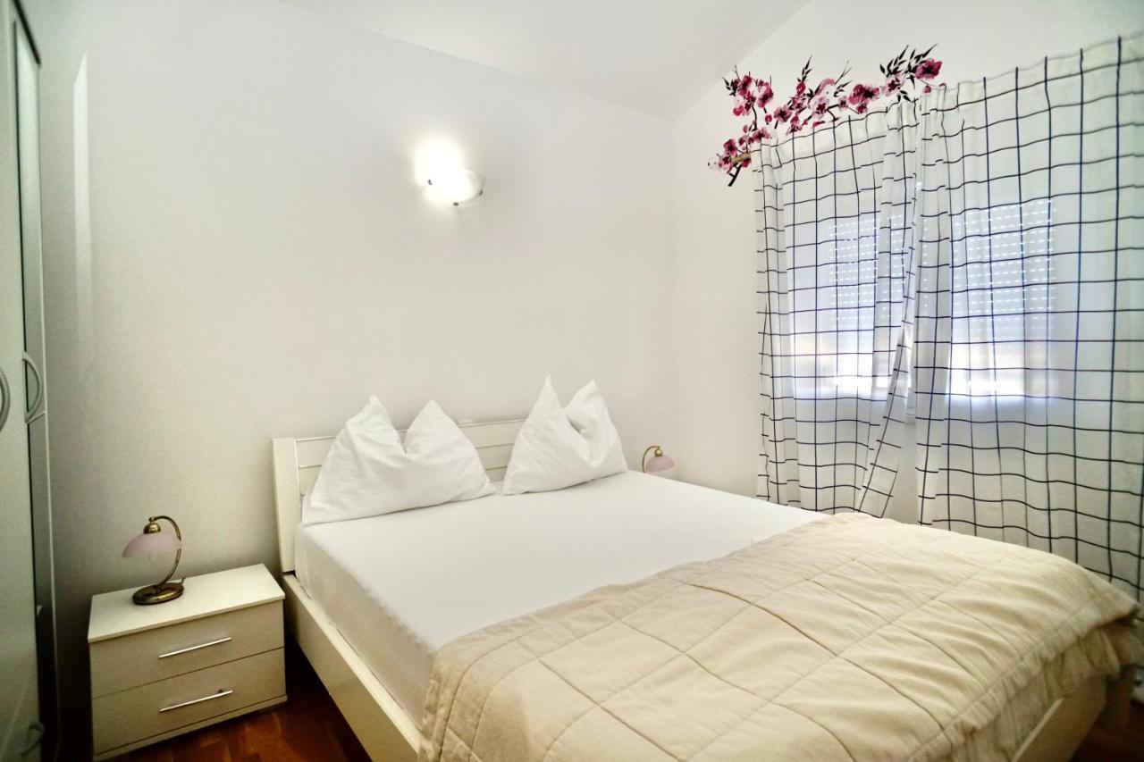 Apartments Villa Plaza โตรกีร์ ภายนอก รูปภาพ