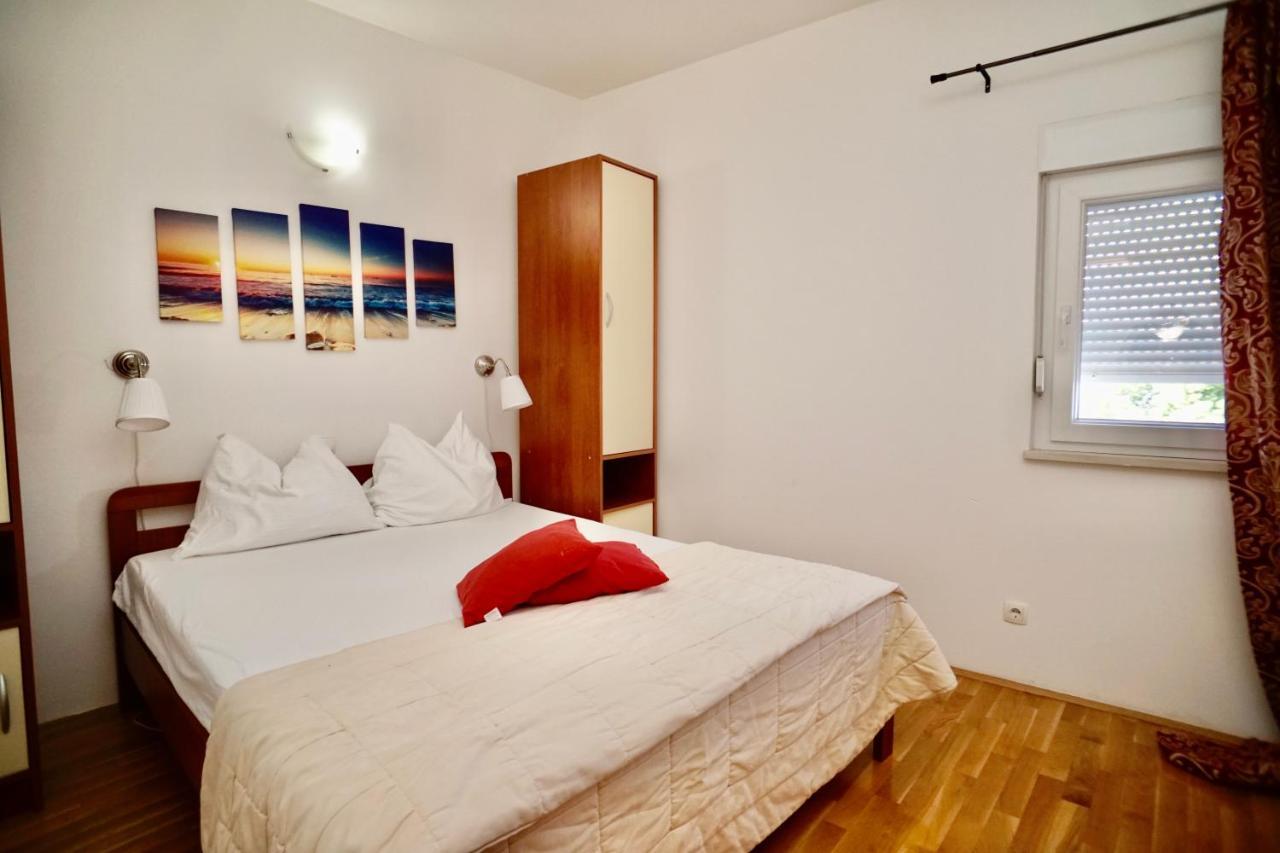 Apartments Villa Plaza โตรกีร์ ภายนอก รูปภาพ