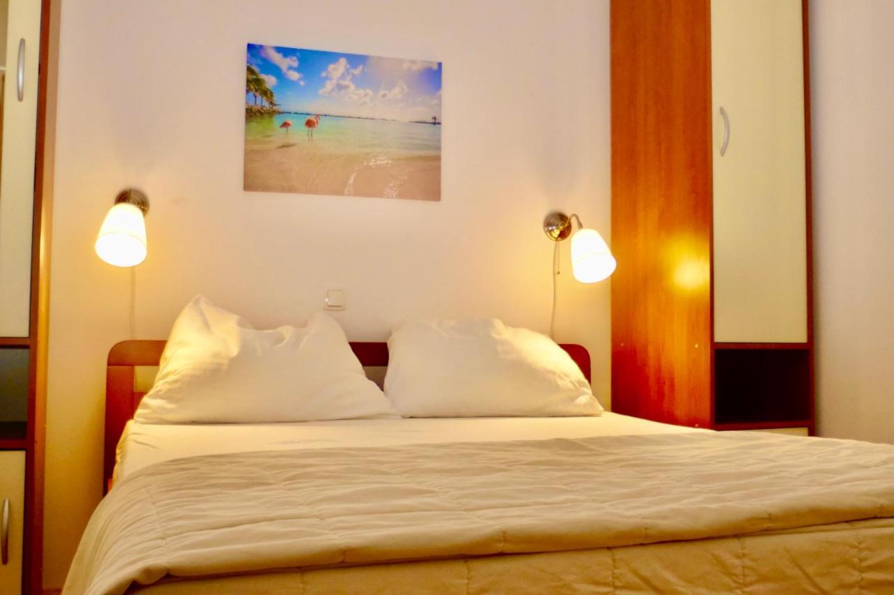 Apartments Villa Plaza โตรกีร์ ภายนอก รูปภาพ
