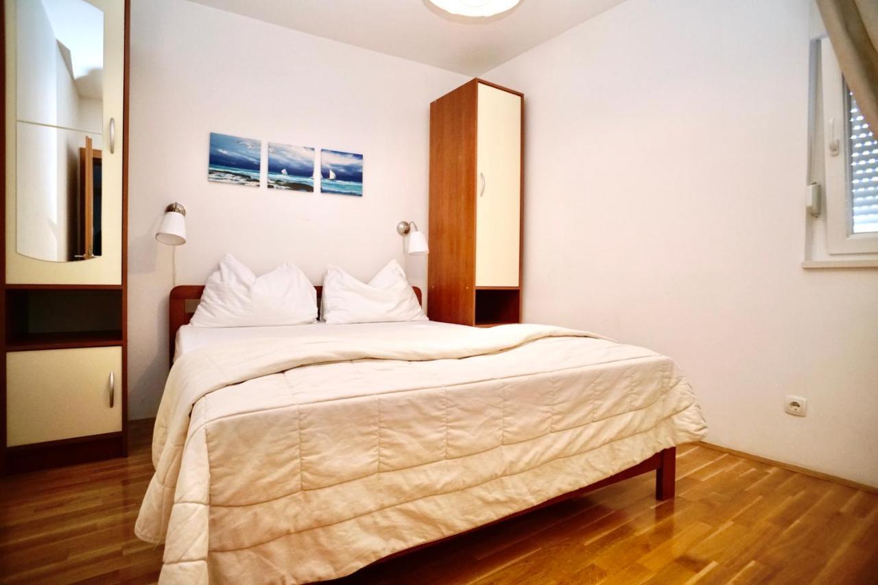 Apartments Villa Plaza โตรกีร์ ภายนอก รูปภาพ