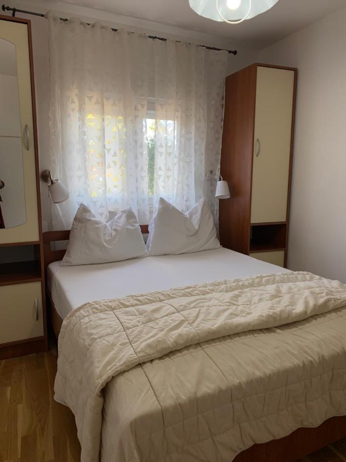 Apartments Villa Plaza โตรกีร์ ภายนอก รูปภาพ