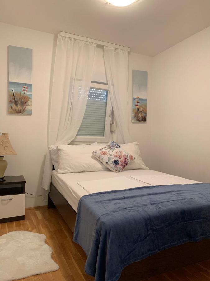 Apartments Villa Plaza โตรกีร์ ภายนอก รูปภาพ