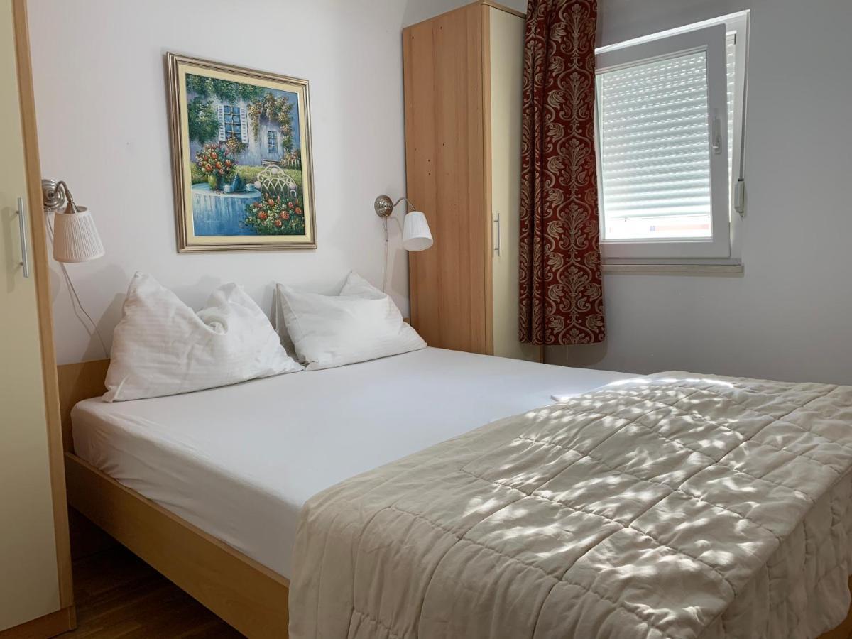 Apartments Villa Plaza โตรกีร์ ภายนอก รูปภาพ