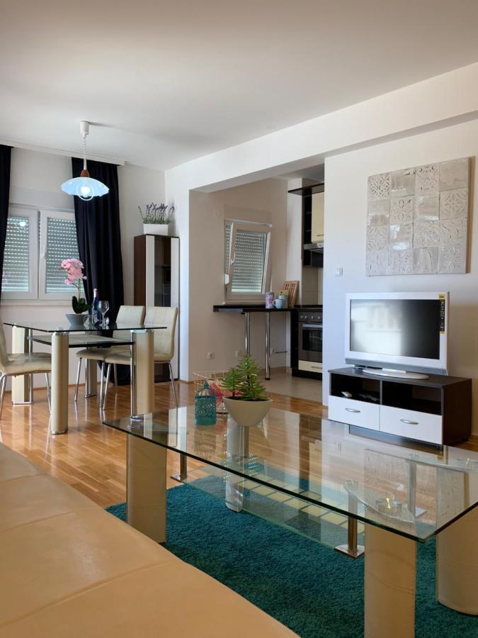 Apartments Villa Plaza โตรกีร์ ภายนอก รูปภาพ