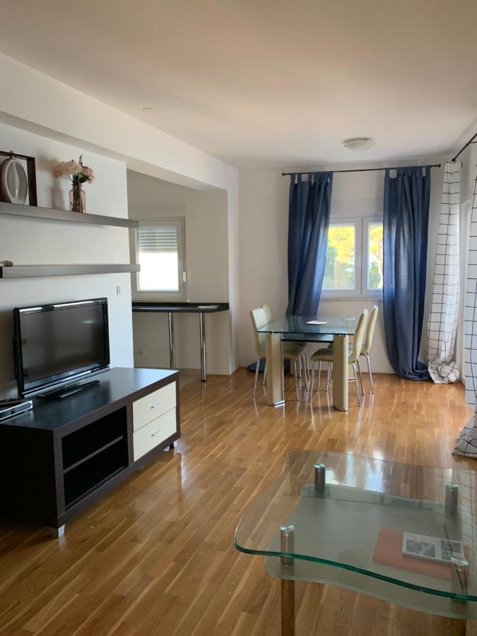Apartments Villa Plaza โตรกีร์ ภายนอก รูปภาพ