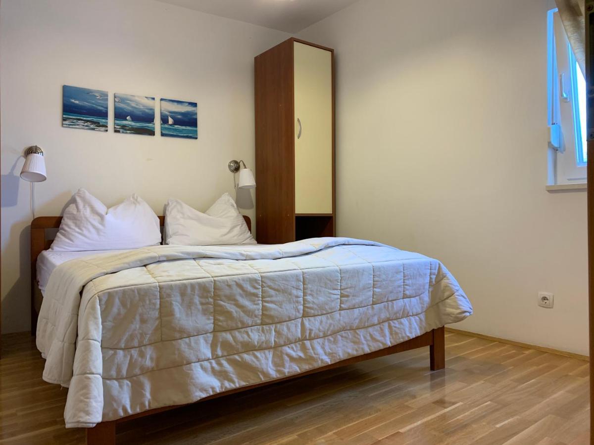 Apartments Villa Plaza โตรกีร์ ภายนอก รูปภาพ