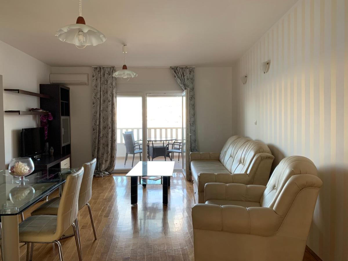 Apartments Villa Plaza โตรกีร์ ภายนอก รูปภาพ