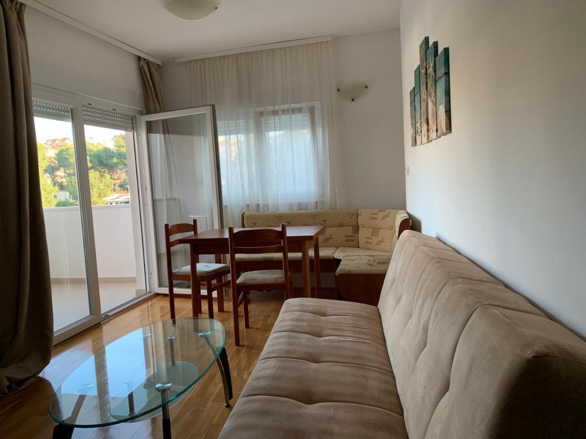 Apartments Villa Plaza โตรกีร์ ภายนอก รูปภาพ