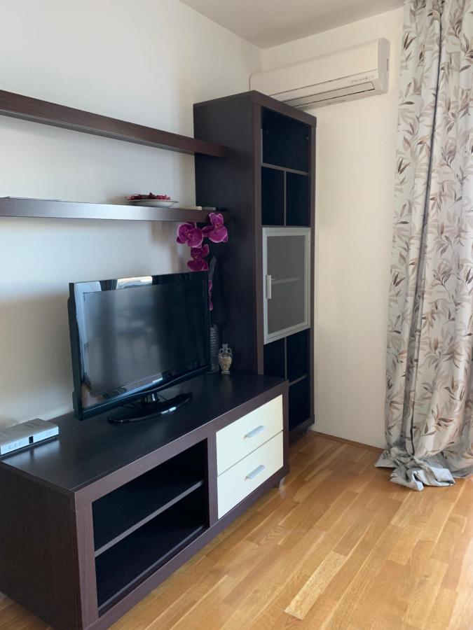 Apartments Villa Plaza โตรกีร์ ภายนอก รูปภาพ